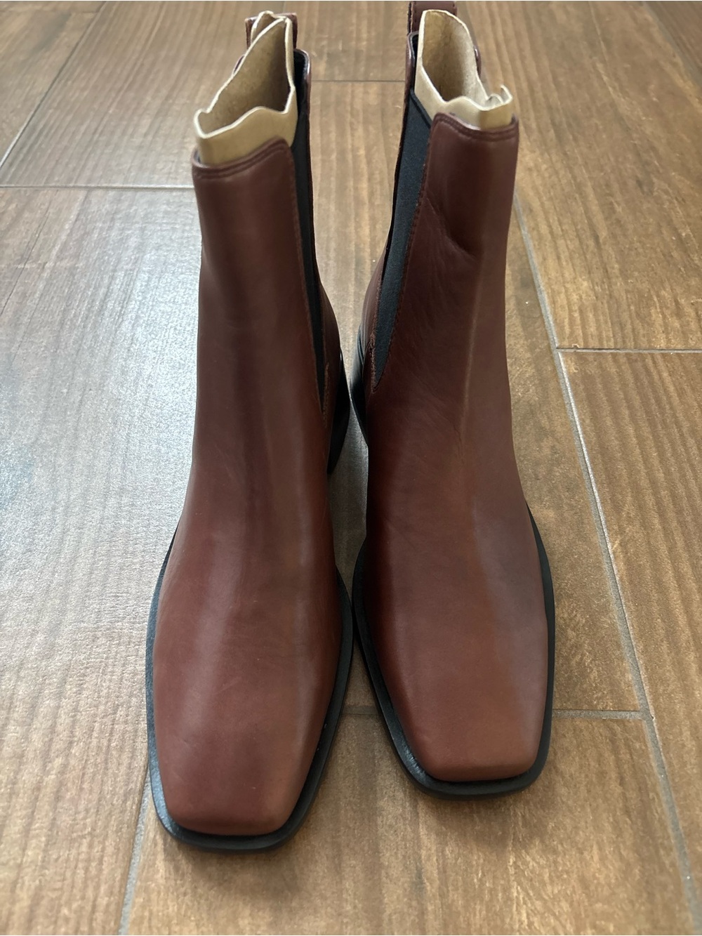 Sam Edelman Thelma Chelsea boots feature a sleek, modern square toe. - Picture 6 of 13